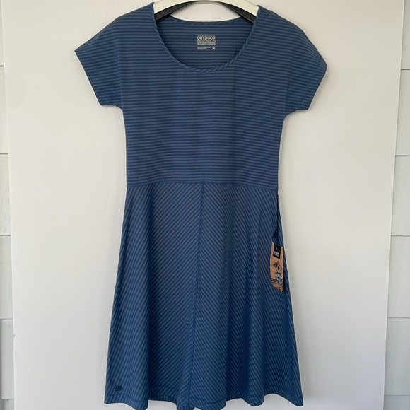 Outdoor Research Womens Bryn Dress Cornflower Striped Fit and Flare Size 10 - Picture 1 of 14